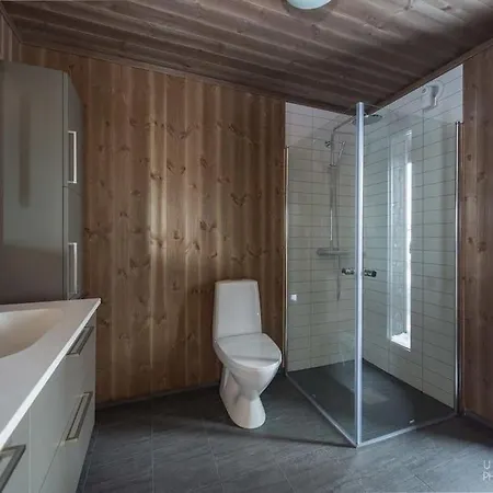 Nydelig Og Moderne Pa Kikut - 6 Senger, 4 Soverom Og Jacuzzi Сasa de vacaciones *