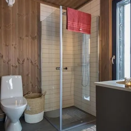 Nydelig Og Moderne Pa Kikut - 6 Senger, 4 Soverom Og Jacuzzi Сasa de vacaciones *