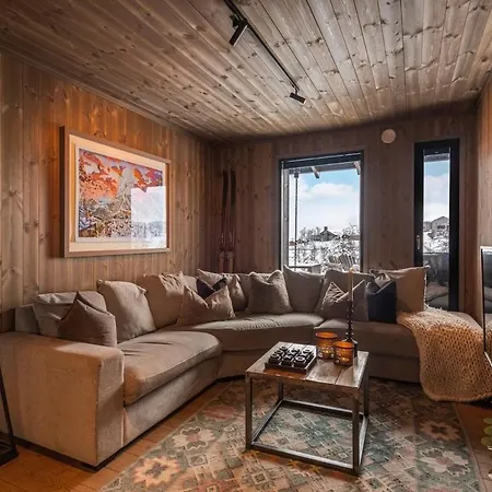Nydelig Og Moderne Pa Kikut - 6 Senger, 4 Soverom Og Jacuzzi Сasa de vacaciones *