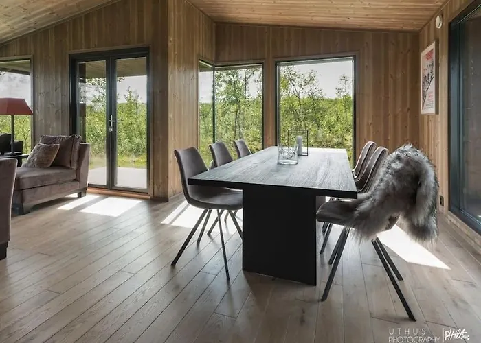 Prázdninový dům Nydelig Og Moderne Pa Kikut - 6 Senger, 4 Soverom Og Jacuzzi