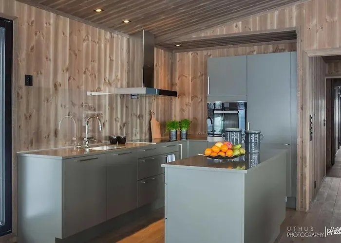 Nydelig Og Moderne Pa Kikut - 6 Senger, 4 Soverom Og Jacuzzi Гейло