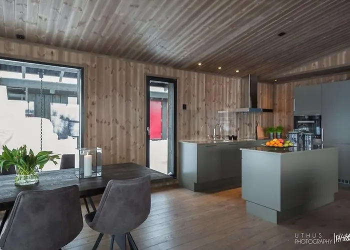 펜션 Nydelig Og Moderne Pa Kikut - 6 Senger, 4 Soverom Og Jacuzzi *